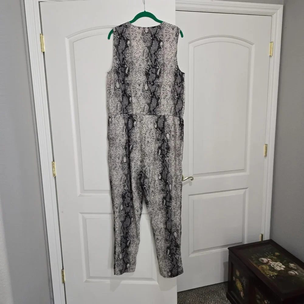 SALE! Walter Baker Jumpsuit - Picture 6 of 10